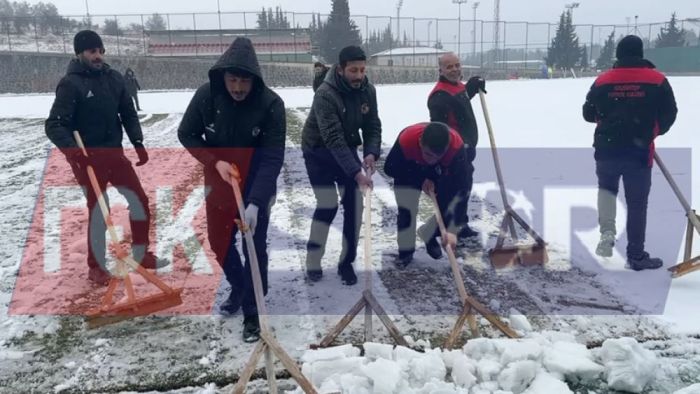 Gaziantep FK'da kar seferberliği! Personel harıl harıl çalışıyor